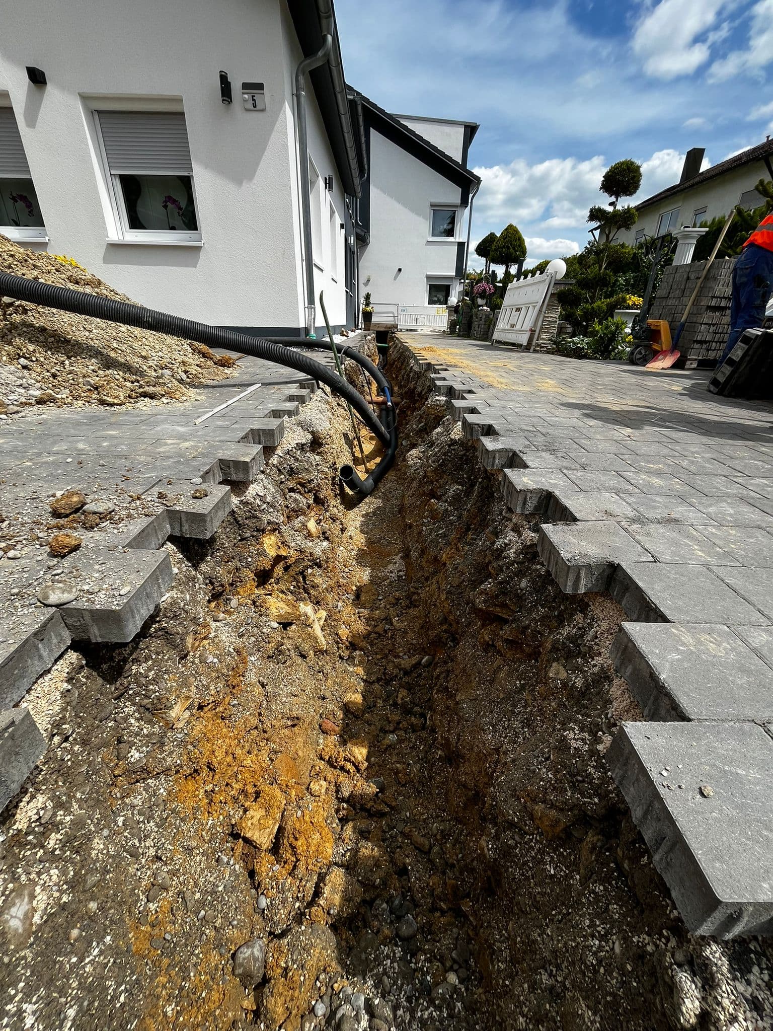 Wasserleitungssanierung mit Pflasterwiederherstellung in Dornstadt